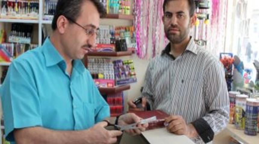 Kırtasiyeciler, Sokakta Okul Malzemesi Satan Seyyar Satıcılardan Şikayet&ccedil;i