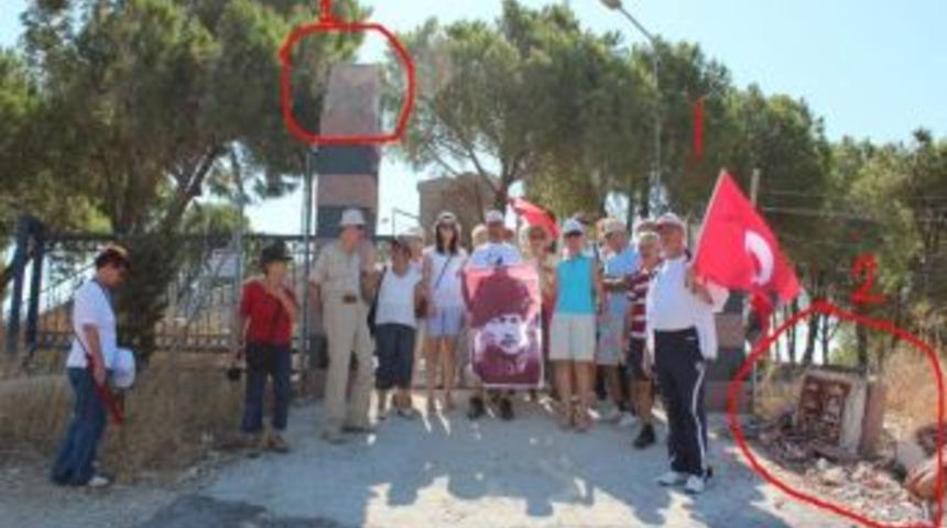 Yıldıztepe Şehitliği'nin Tahrip Edilen Mermer Kaidesi Ve Tabelası Yenilendi