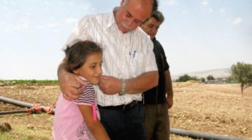 Tarlada &Ccedil;alışan &Ccedil;ocuklara &Ccedil;ağrı