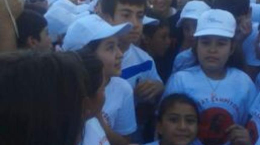 K&uuml;tahyalı &Ccedil;ocuklar, Olimpiyat Şampiyonu Aslı &Ccedil;akır Alptekin İle Zafer Koşusu&rsquo;nda Buluştu