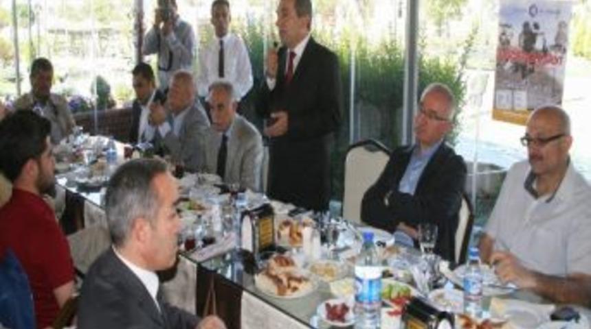 Yozgat Valisi Yazıcı, Gazetecilerle Tanışma Toplantısı Düzenledi