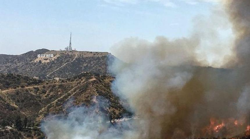 Hollywood tabelasının bulunduğu Griffith Park’ta yangın çıktı