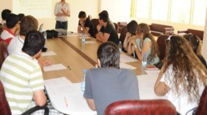 Gen&ccedil;lere &lsquo;m&uuml;zakere Ve Arabuluculuk&rsquo; Eğitimi