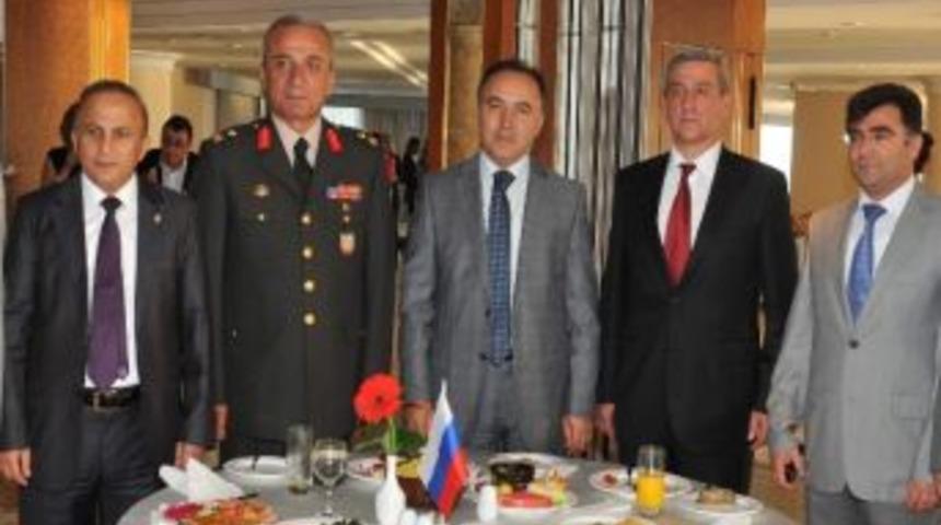 Rus Milli G&uuml;n&uuml; Kutlandı