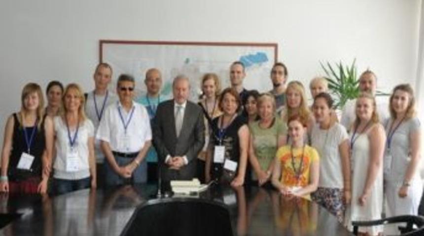 Ab&rsquo;li &Ouml;ğrenciler Başkan Okay&rsquo;ı Ziyaret Etti