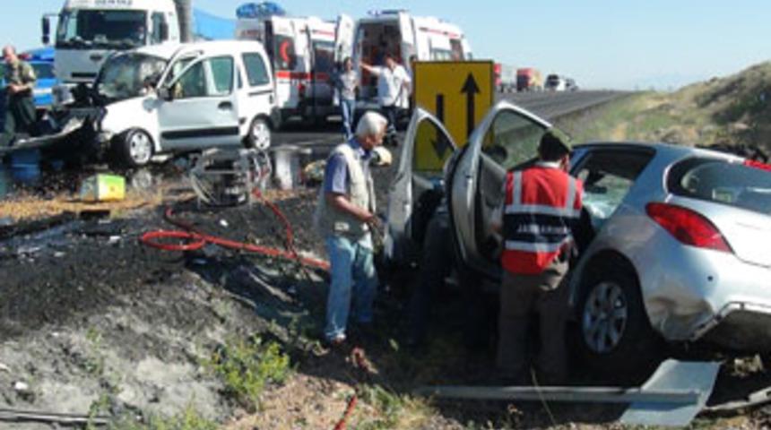 Aksaray'da kaza; 2 ölü, 1 yaralı