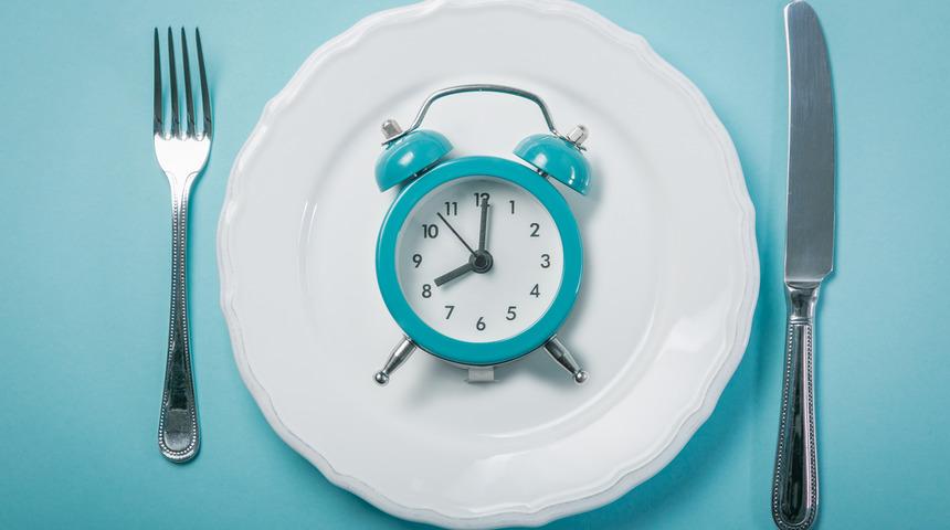 Aralıklı oruç nedir? (Intermittent Fasting)
