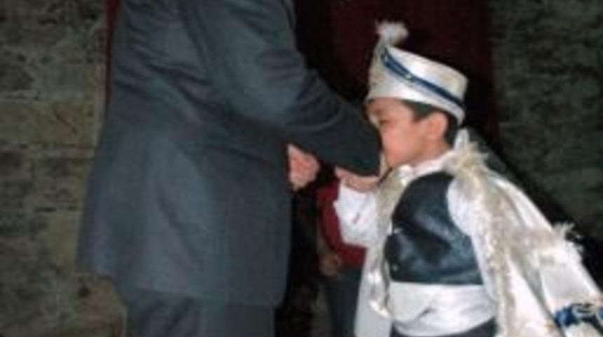 Payas Belediyesi 200 &Ccedil;ocuğu S&uuml;nnet Ettirdi