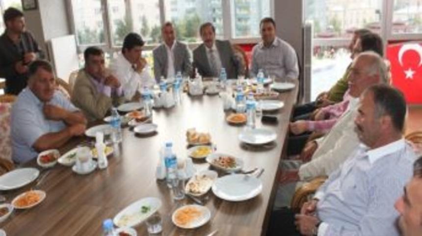 Bulutlar Ve Yerlikaya Akşam Yemeğinde Bir Araya Geldiler