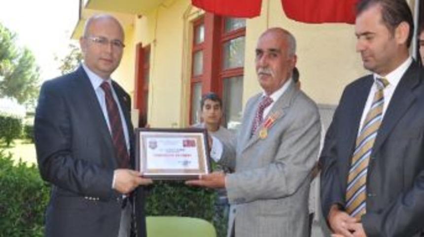 Gaziler&rsquo;den Candan&rsquo;a Teşekk&uuml;r Plaketi