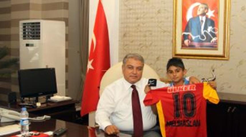 Ağrı Valisi 13 Yaşındaki Melih'e Verdiği S&ouml;z&uuml; Tuttu