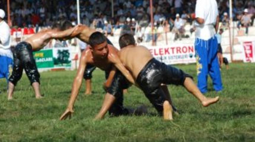 Elmalı G&uuml;reşleri Başladı