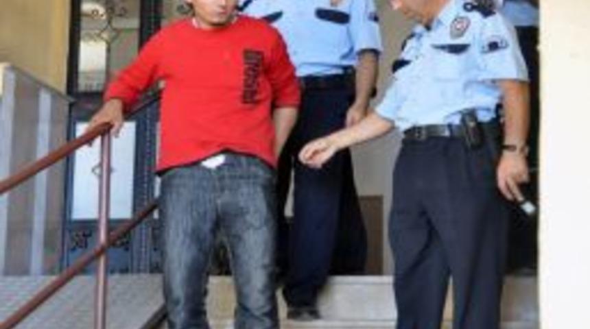 Bali Için Para Vermeyen Anne Ve Babasını Bıçakladı