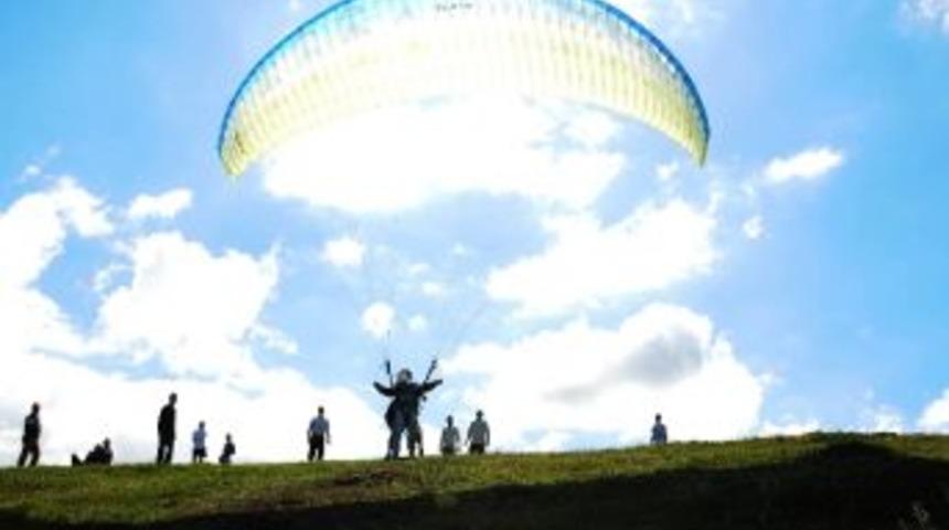 Paraşütçüler Canik'te Buluşuyor