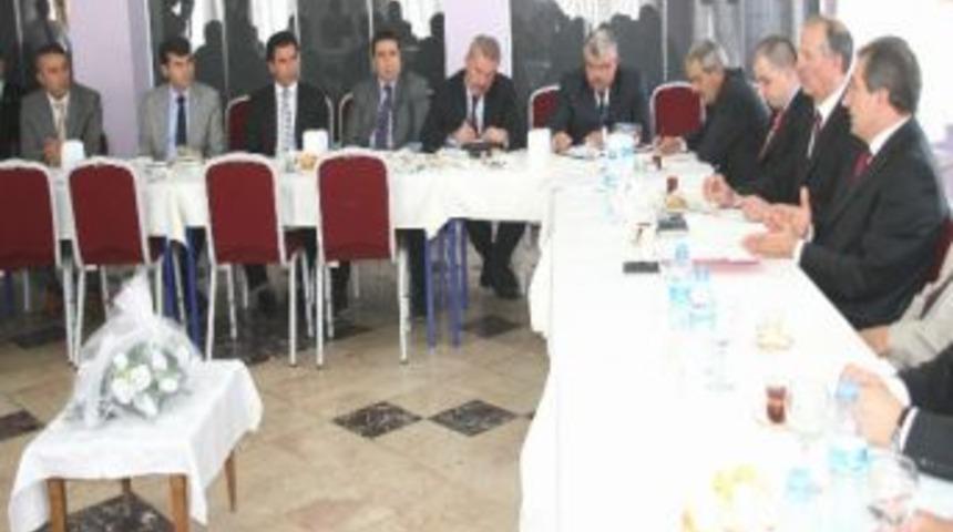 Yozgat Valisi Yazıcı, İl Ve İl&ccedil;e Milli Eğitim M&uuml;d&uuml;rleriyle Biraraya Geldi