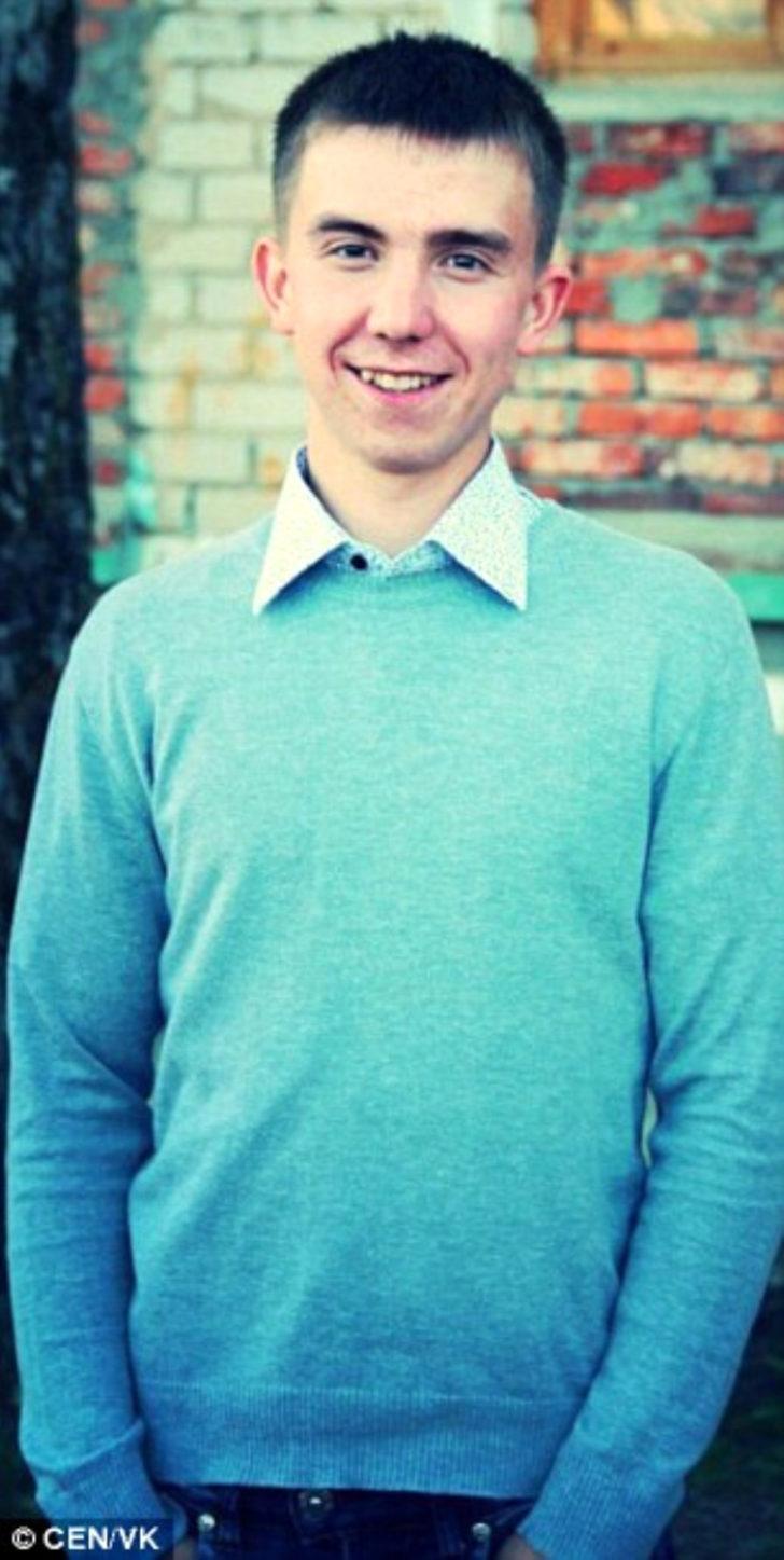 Duş başlığı işkencesi şoke etti! Genç kızı zorla banyoya sokup... G3