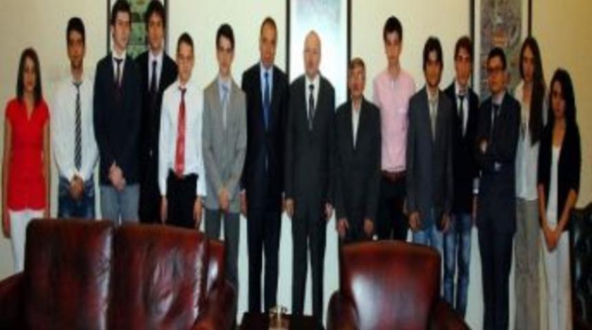 Yeni &Uuml;niversiteli Gen&ccedil;ler Vali Ko&ccedil;demir'i Ziyaret Etti