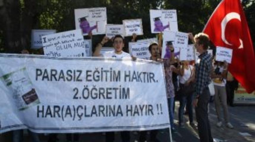 &Ouml;ğrencilerden Katkı Payı Protestosu