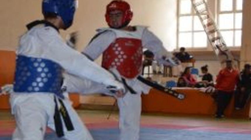 Taekwondocular İki Madalya İle D&ouml;nd&uuml;