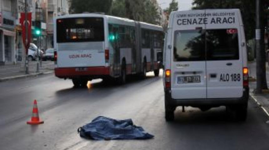 Karşıdan Karşıya Ge&ccedil;en Yaşlı Adama Minib&uuml;s &Ccedil;arptı