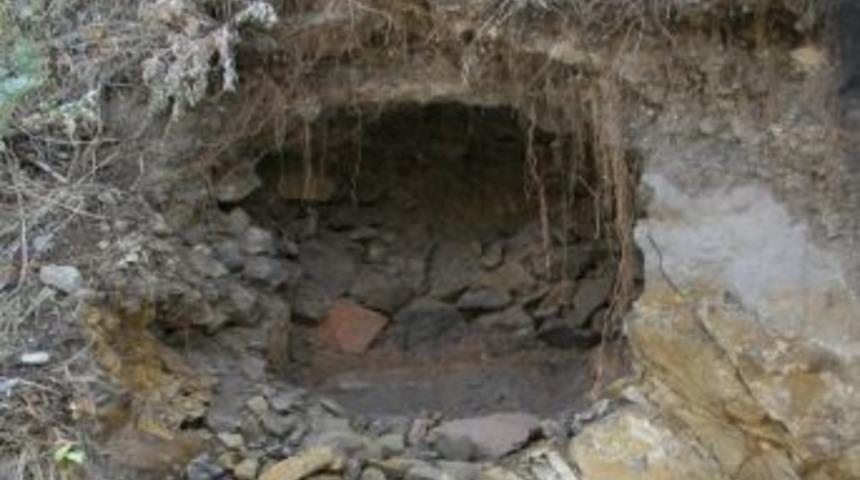 Kars&rsquo;ta Defneciler Kale&rsquo;nin Altını Kazdı