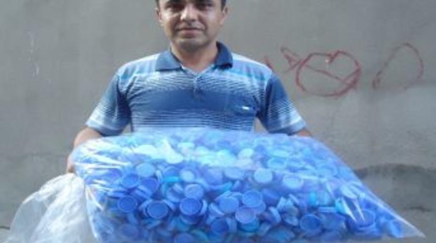 Pazarcı Esnafı Mavi Kapak Topladı