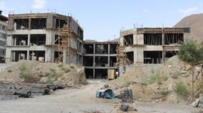 Hakkari H&uuml;k&uuml;met Konağı İnşaatı Durdu