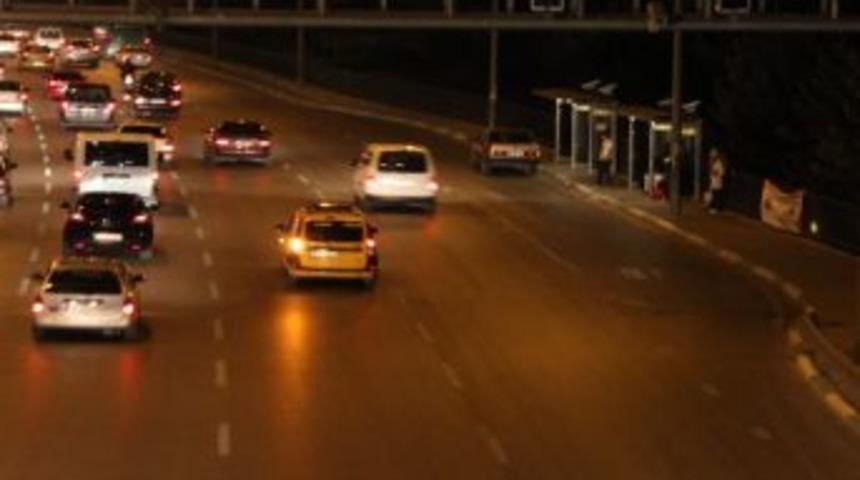 Otob&uuml;s Durakları, G&uuml;neş Enerjisi İle Serinleyecek Ve Aydınlanacak