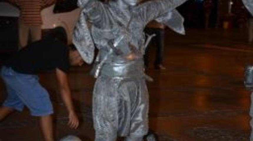 Canlı Heykeller İzmirlilerden Tam Not Aldı