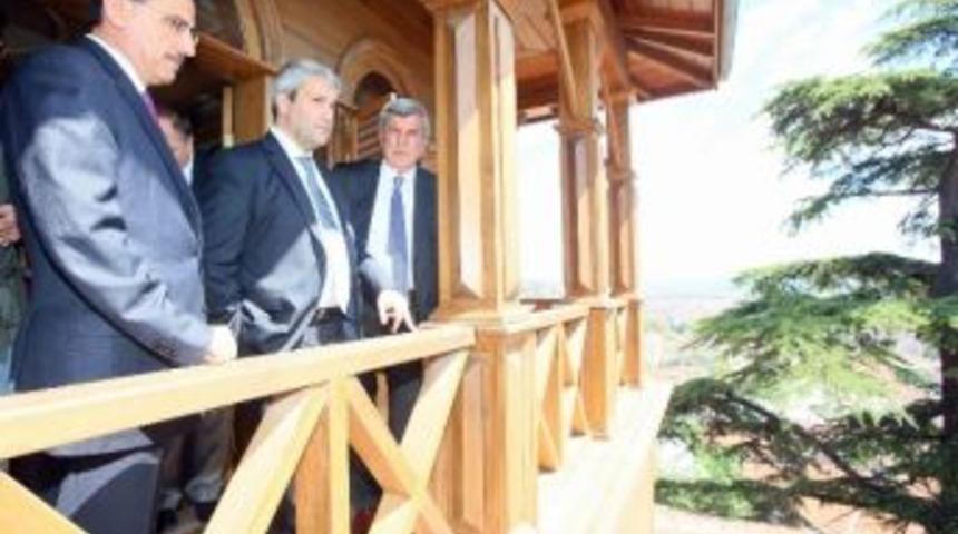 Bakan Erg&uuml;n Tarihi Eserleri Gezdi