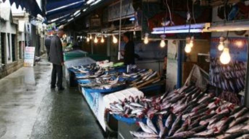 Balık&ccedil;ıların 24 Metre Protestosuna Rağmen Balık Tezgahları Doldu