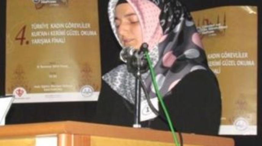 Kız Kuran Kursu &Ouml;ğreticisi Leyla Abay, Kur&rsquo;an-ı Kerim G&uuml;zel Okuma Yarışmasında T&uuml;rkile Birincisi Oldu