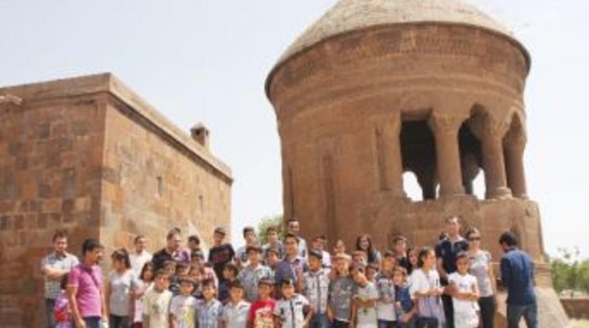 Bilgi Evi &Ouml;ğrencileri Ahlat&rsquo;ı Gezdi