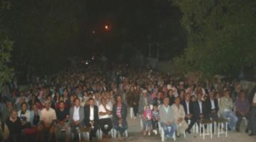 Musa Eroğlu, T&uuml;rk&uuml;leriyle Hemşerilerini Coşturdu