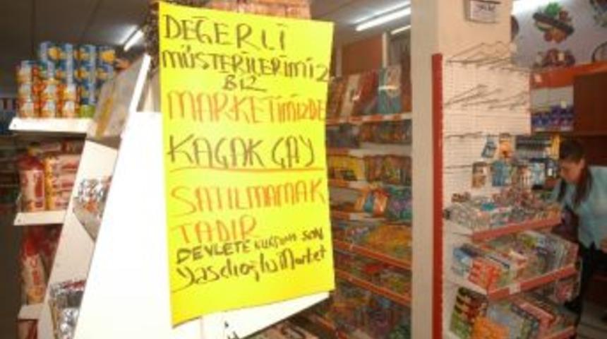 Vali Cerrah&rsquo;ın Ka&ccedil;ak &Ccedil;ay Tepkisine Esnaftan Pankartlı Destek !