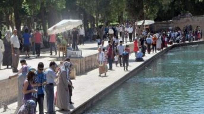 Şanlıurfalılar Hafta Sonunu Balıklıg&ouml;l'de Ge&ccedil;iriyor