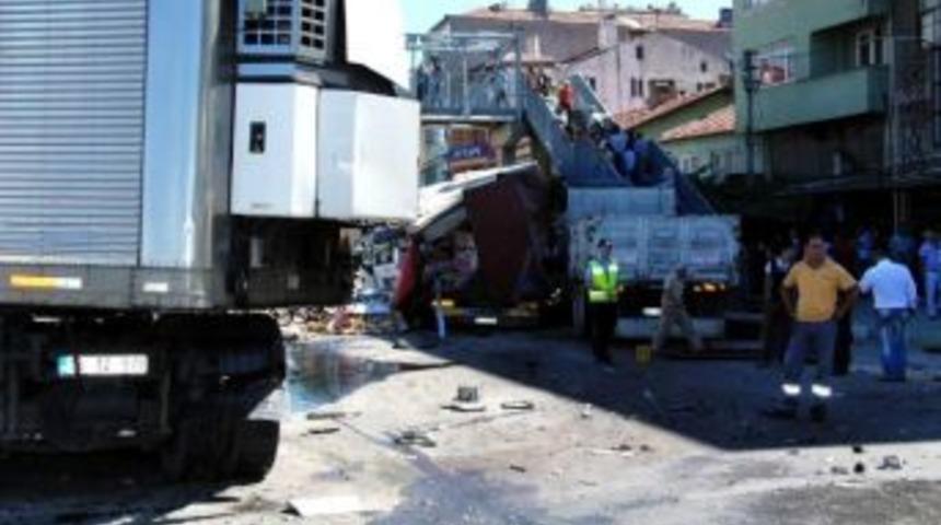 Bursa'daki Tır Faciasının B&uuml;y&uuml;mesini, Su Almaya İnen Kamyon Şof&ouml;r&uuml; &Ouml;nledi