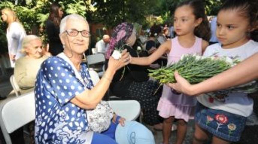 İzmirli &Ccedil;ocuklardan 1 Eyl&uuml;l D&uuml;nya Barış G&uuml;n&uuml; Mesajı: "&ccedil;ocuklar &Ouml;ld&uuml;r&uuml;lmesin"