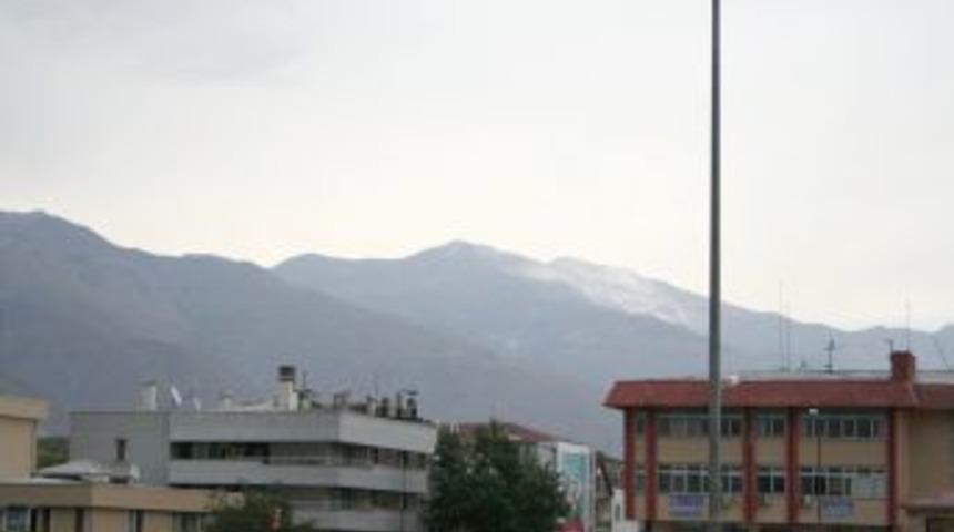 Erzincan'ın Y&uuml;ksek Kesimlerine Kar Yağdı