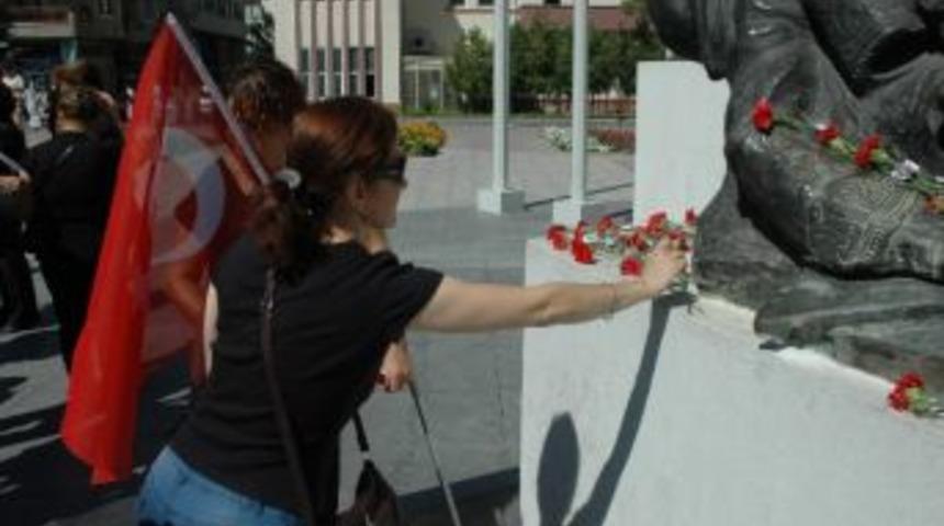 Chp'li Kadınlardan Barışa Destek Y&uuml;r&uuml;y&uuml;ş&uuml;