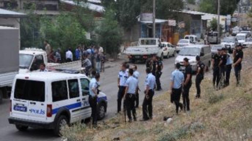 Erzurum&rsquo;da İş&ccedil;iler Arasında Kavga: 2 Yaralı