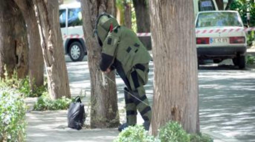 Parkta Bırakılan Ş&uuml;pheli &Ccedil;anta Korkuttu