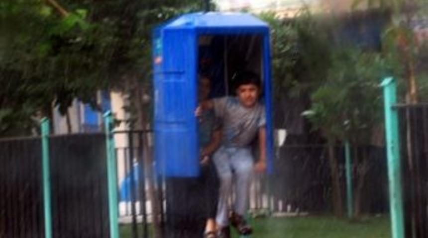 &Uuml;zerine Yıldırım D&uuml;şen Adam Hayatını Kaybetti