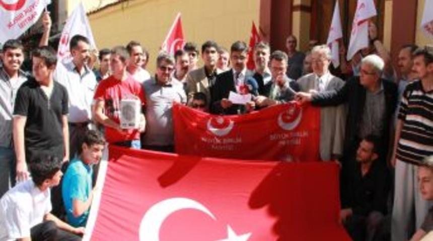 BBP&rsquo;liler, İsrail&rsquo;in Camide I&ccedil;ki Festivali Kararını Sinagog &Ouml;n&uuml;nde Protesto Etti