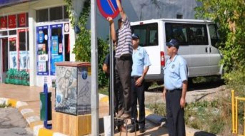 Eskipazar&rsquo;da Trafik Uyarı Levhaları Takıldı