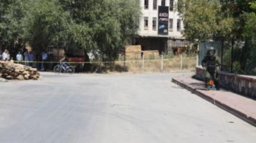 Mezarlıkta Ş&uuml;pheli Bavul Paniği