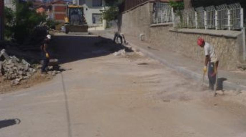 Bozulan Yolları Onarılıyor