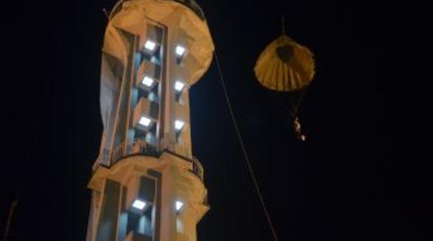 Paraş&uuml;t Kulesine Fuarda Yoğun İlgi