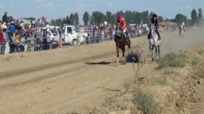 Ortak&ouml;y&rsquo;de At Yarışı Ve S&uuml;nnet Ş&ouml;leni Yapıldı
