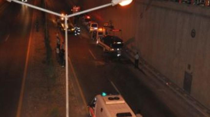 Otomobil Alt Ge&ccedil;ide U&ccedil;tu: 1 Yaralı